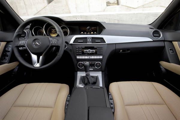 Штатная магнитола Mercedes C class (W204) 2011+